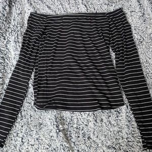 Stripe Long-sleeve crop top off the shoulder